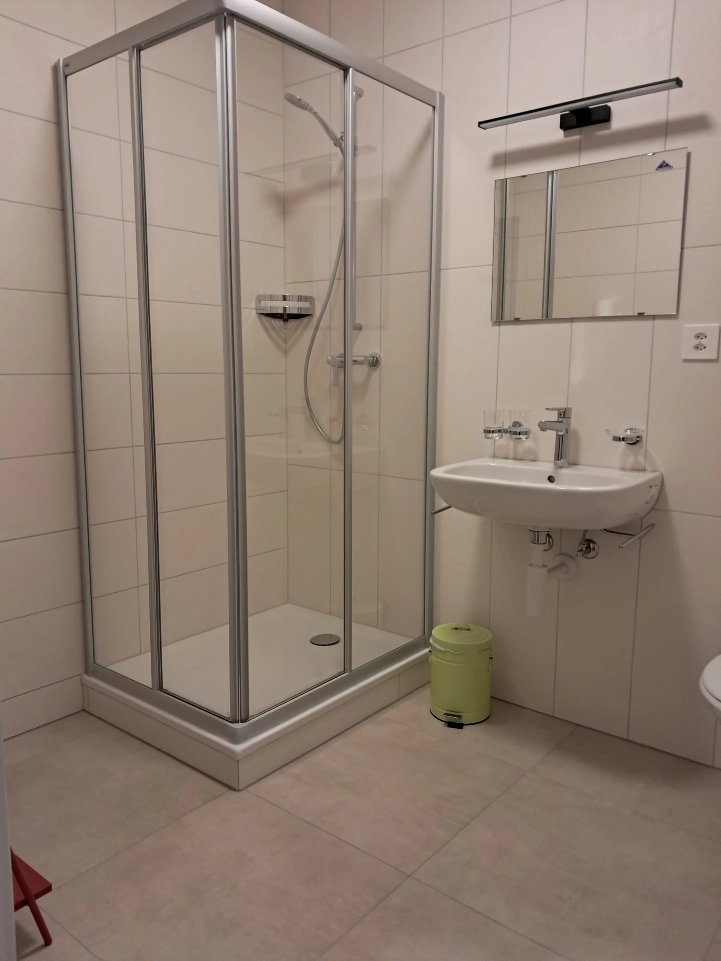 Salle de bain privative de la chambre familiale
